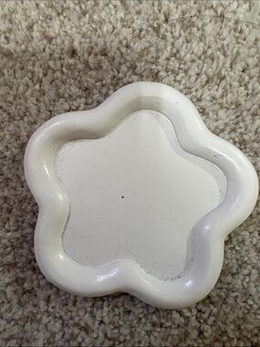 SHEIN White Flower-Shaped Jewelry Tray